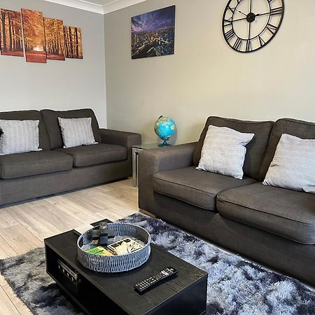 Modern Cosy Warm Home With Free Parking تْشيلمِسفورد المظهر الخارجي الصورة