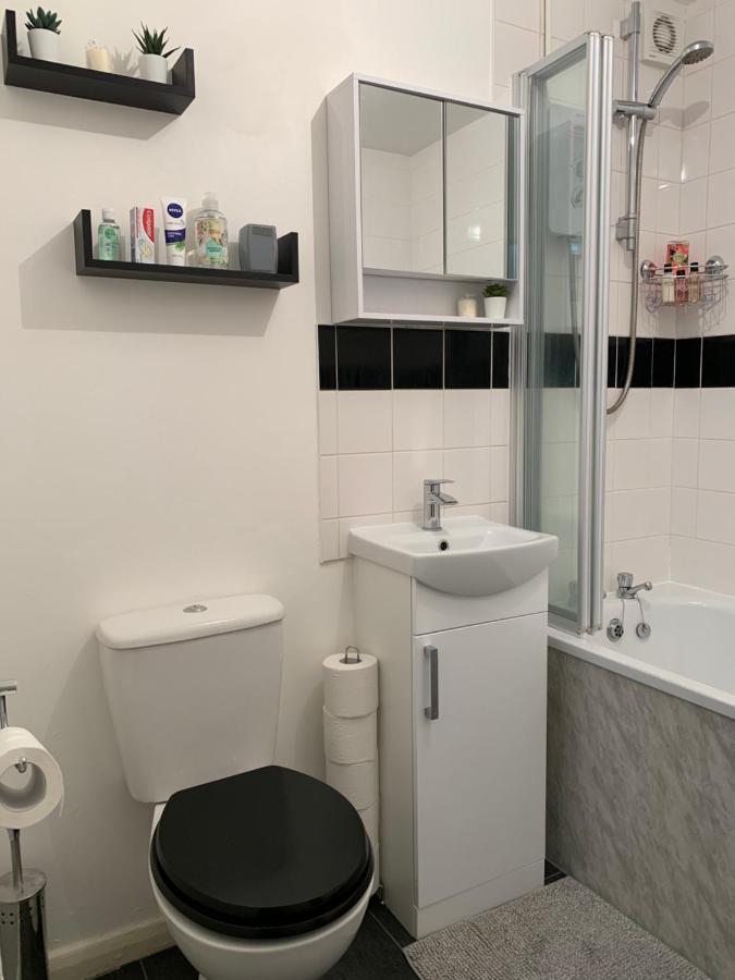 Modern Cosy Warm Home With Free Parking تْشيلمِسفورد المظهر الخارجي الصورة